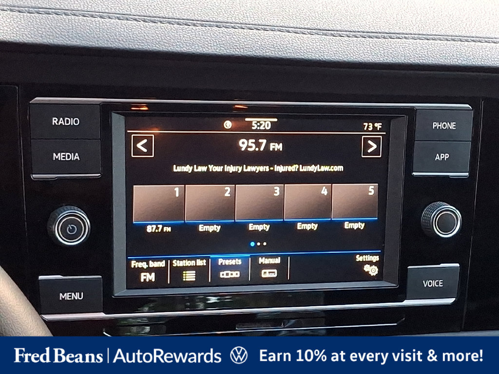 Certified 2022 Volkswagen Jetta SE w/ Panoramic Sunroof Package FWD image 23