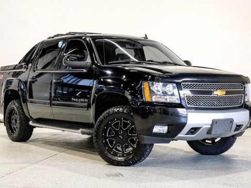 Used 2013 Chevrolet Avalanche LT w/ Suspension Package, Off-Road image 4