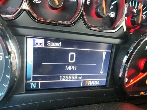 Used 2018 Chevrolet Suburban LT w/ Luxury Package image 11