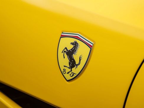 Used 2019 Ferrari Portofino RWD image 39