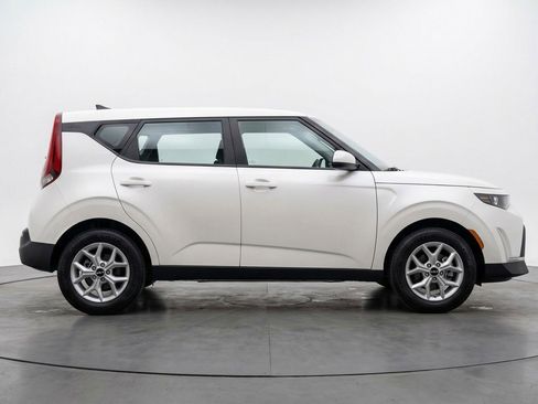 Used 2025 Kia Soul LX w/ LX Technology Package image 11