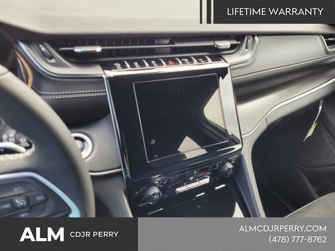 New 2025 Jeep Grand Cherokee Laredo image 17