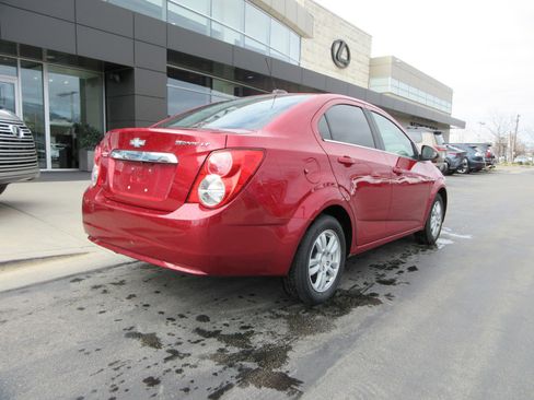 Used 2016 Chevrolet Sonic LT image 9