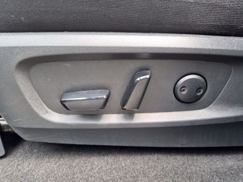 Used 2025 Nissan Pathfinder SV FWD image 16