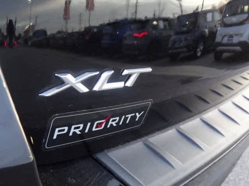 Used 2022 Ford Explorer XLT image 44