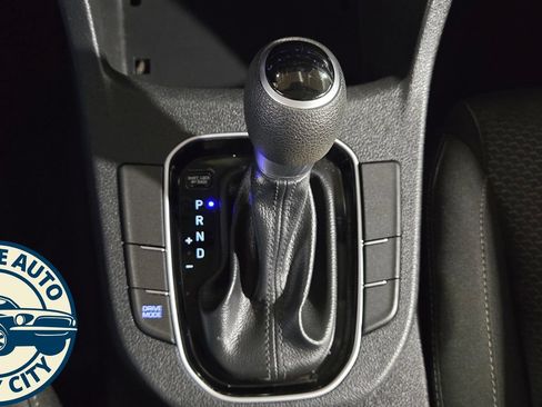 Used 2018 Hyundai Elantra GT FWD image 17