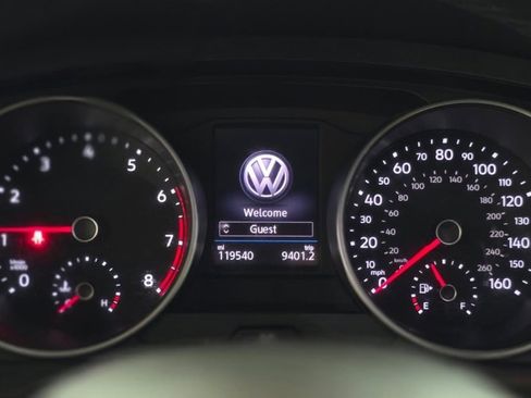 Used 2019 Volkswagen Tiguan SE w/ Panoramic Sunroof Package image 15