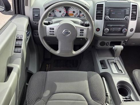 Used 2018 Nissan Frontier SV image 10