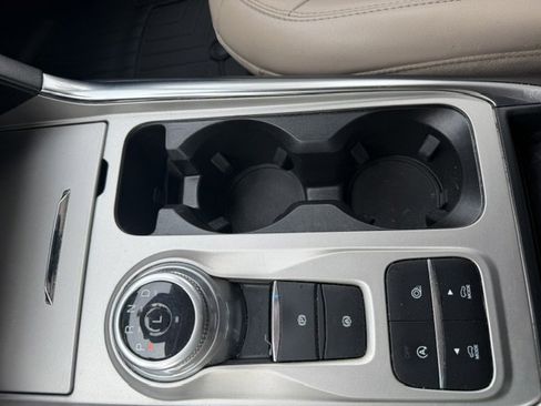 Used 2021 Ford Explorer XLT w/ Equipment Group 202A RWD image 19