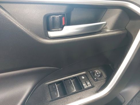 Used 2025 Toyota RAV4 XLE AWD/4WD image 27