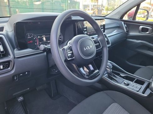 Used 2023 Kia Sorento LX image 22