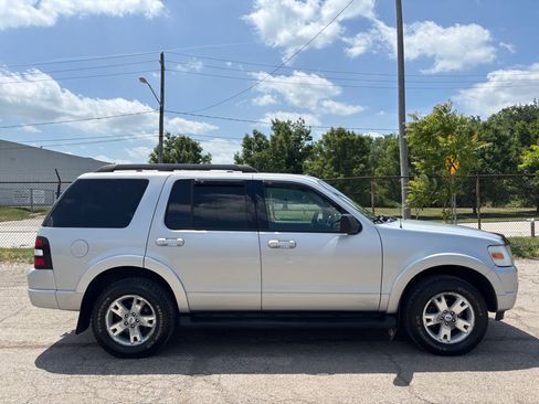 Used 2009 Ford Explorer XLT AWD/4WD image 2