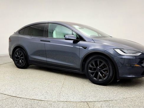 Used 2022 Tesla Model X Plaid image 3
