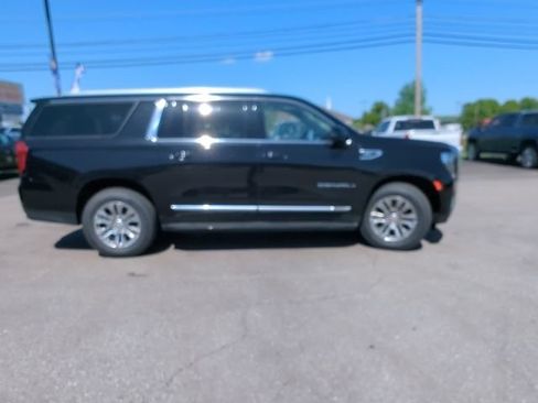 Used 2023 GMC Yukon XL Denali AWD/4WD image 29