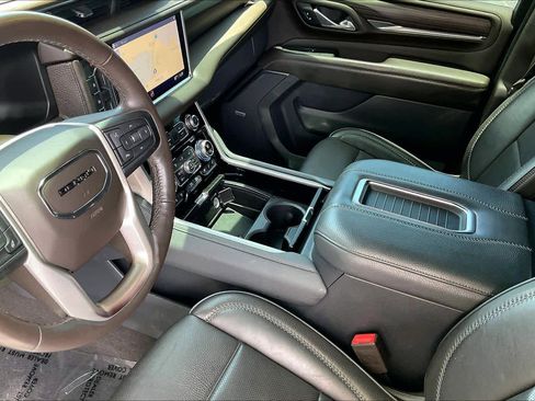 Used 2021 GMC Yukon Denali w/ Denali Premium Package RWD image 17