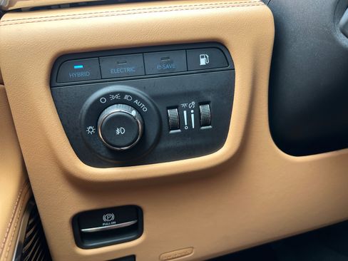 Used 2024 Jeep Grand Cherokee Summit AWD/4WD image 41