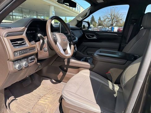 Used 2021 GMC Yukon XL SLT w/ SLT Luxury Plus Package AWD/4WD image 10