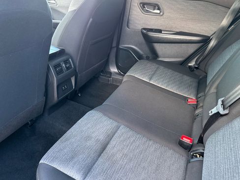 Used 2023 Nissan Rogue SV image 27