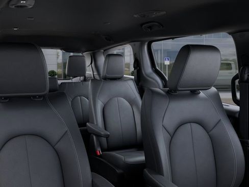 New 2026 Chrysler Pacifica Select AWD/4WD image 26