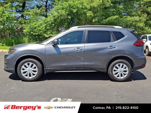 Used 2017 Nissan Rogue S w/ S Appearance Package AWD/4WD image 9