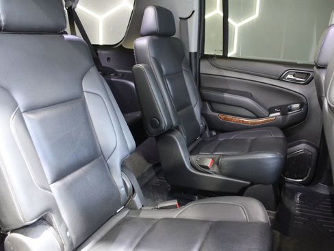 Used 2020 Chevrolet Suburban Premier image 10