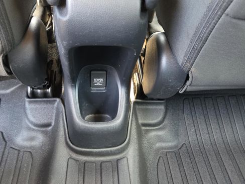 Used 2019 Honda HR-V LX image 12