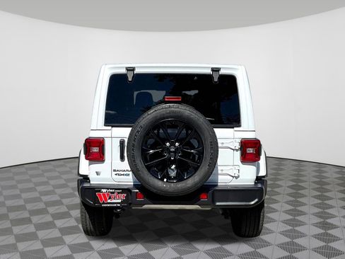 Used 2025 Jeep Wrangler Unlimited Sahara AWD/4WD image 5