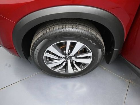 Used 2023 Nissan Pathfinder SL AWD/4WD image 38