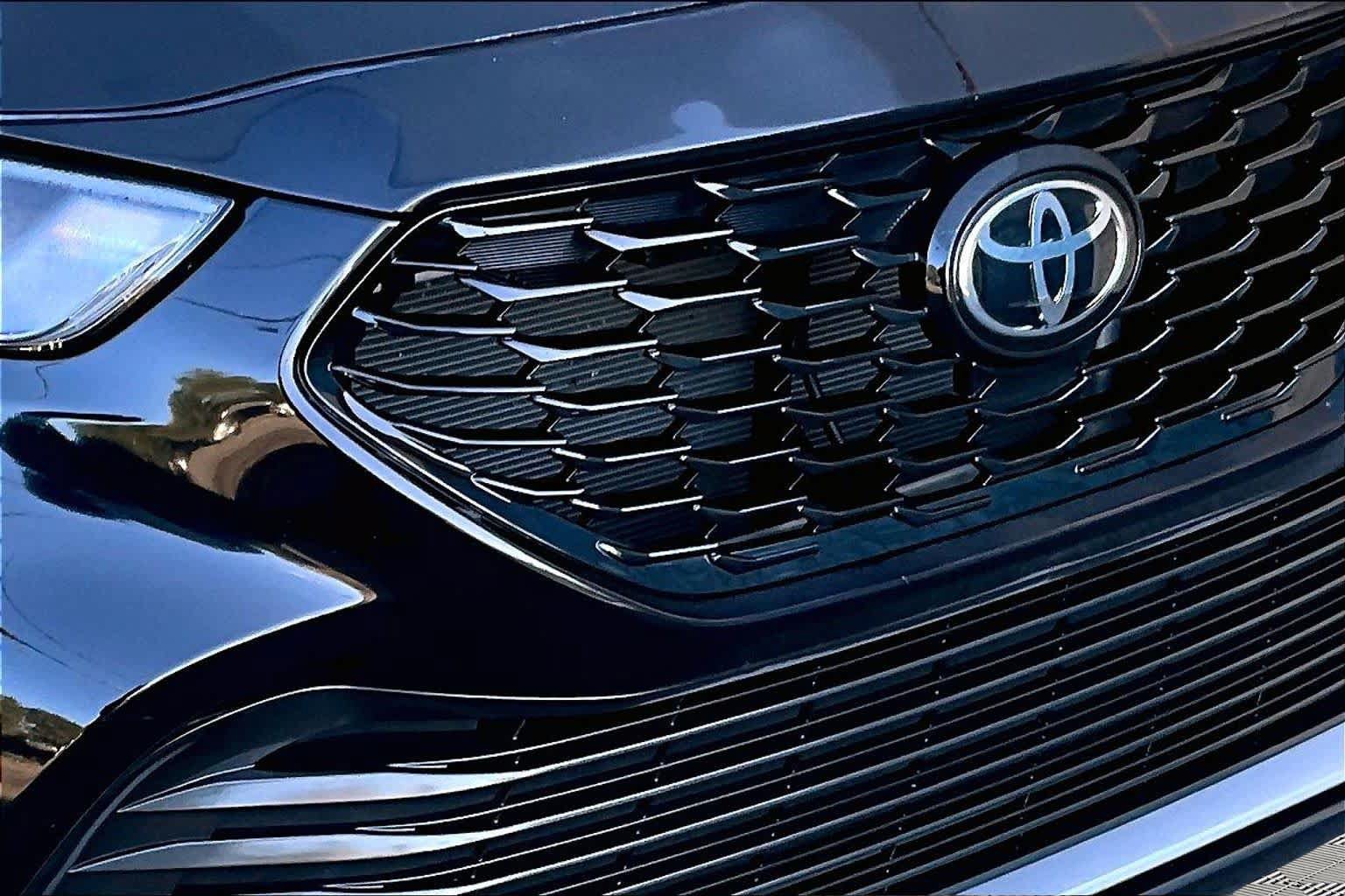 Used 2024 Toyota Highlander XSE FWD image 30