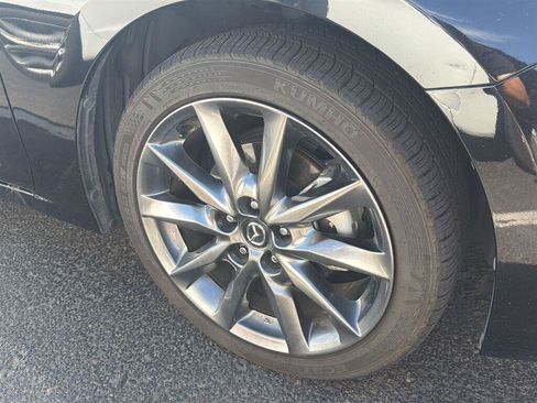 Used 2018 MAZDA MAZDA3 Touring FWD image 3