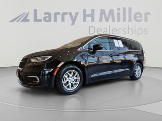 Used 2024 Chrysler Pacifica Touring-L FWD video 1