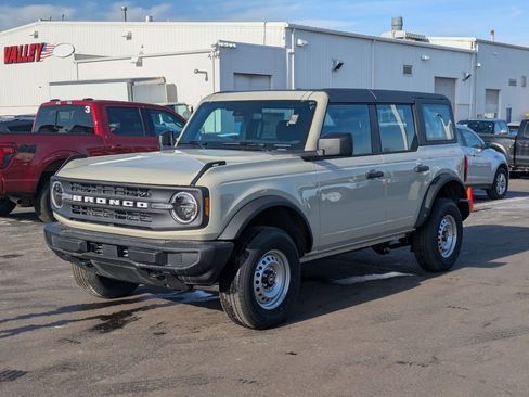 New 2025 Ford Bronco 4-Door image 3