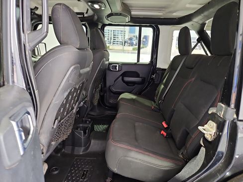 Used 2018 Jeep Wrangler Unlimited Rubicon w/ Dual Top Group AWD/4WD image 13
