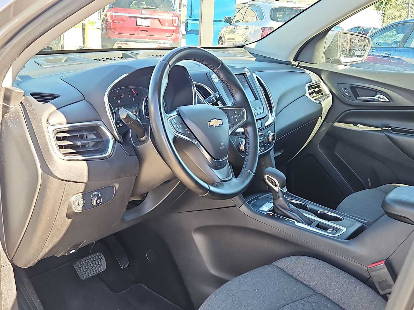 Used 2024 Chevrolet Equinox LT FWD image 2