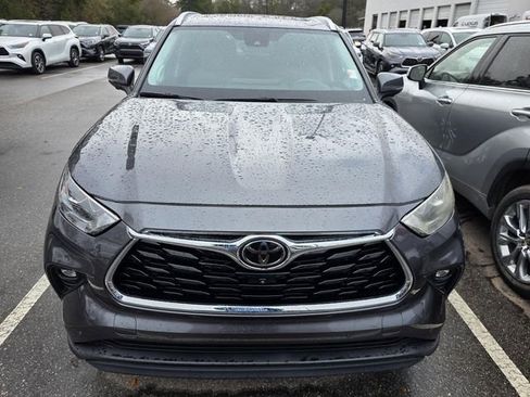 Used 2023 Toyota Highlander Limited image 2