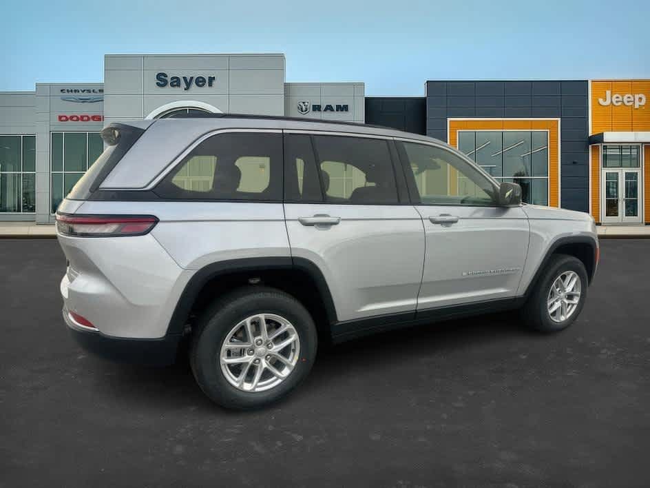 New 2025 Jeep Grand Cherokee Laredo X w/ Trailer Tow Package AWD/4WD image 3