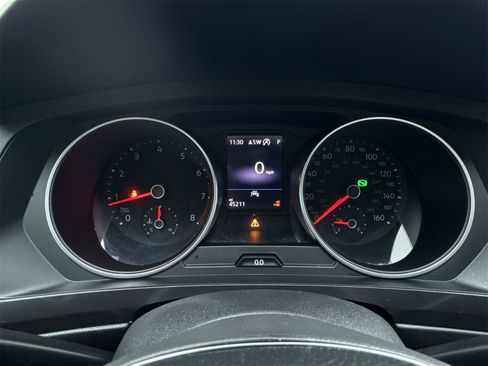 Used 2021 Volkswagen Tiguan SE w/ Panoramic Sunroof Package image 20