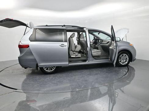 Used 2015 Toyota Sienna XLE image 64