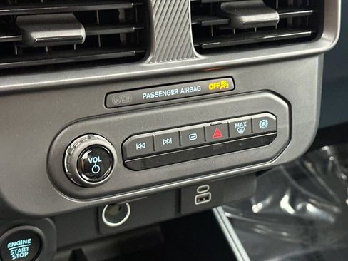 New 2025 Ford Maverick XLT w/ XLT Luxury Package image 17