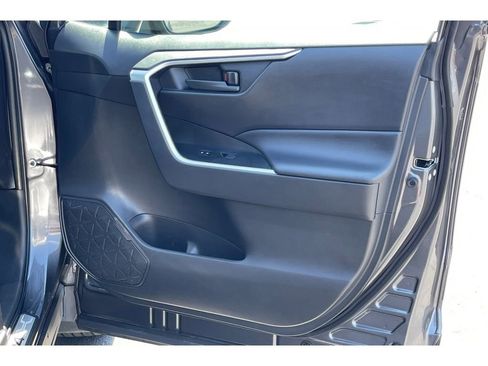 Used 2025 Toyota RAV4 LE FWD image 20