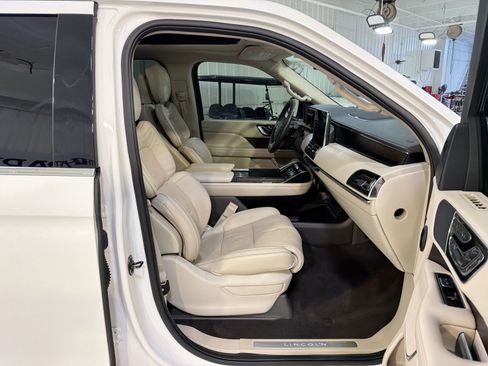 Used 2019 Lincoln Navigator Select w/ Cargo Package image 30