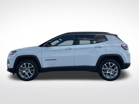 Used 2025 Jeep Compass Limited AWD/4WD image 16