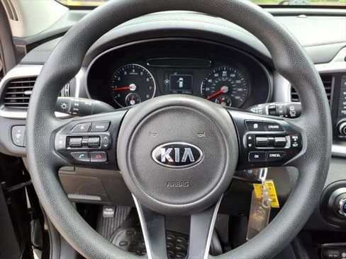Used 2018 Kia Sorento AWD image 19
