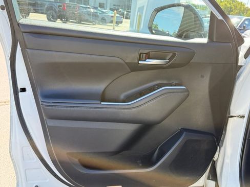 Used 2022 Toyota Highlander XSE AWD/4WD image 21