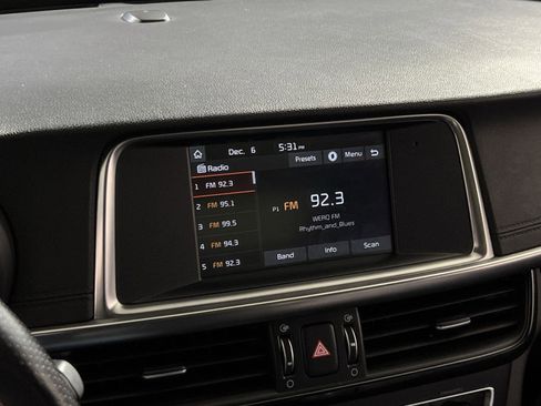 Used 2018 Kia Optima SX image 16