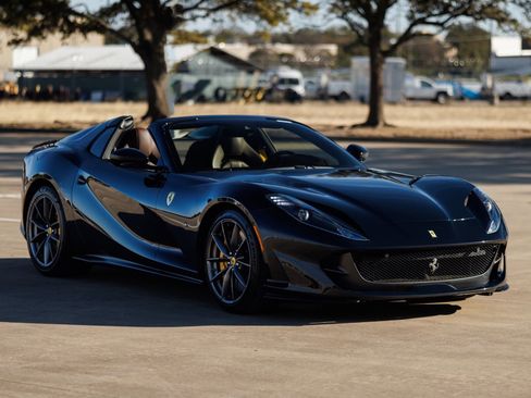 Used 2021 Ferrari 812 GTS image 8