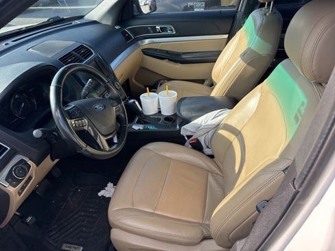 Used 2016 Ford Explorer XLT w/ Equipment Group 202A image 7