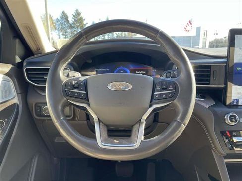 Used 2020 Ford Explorer Platinum w/ Premium Technology Package image 20