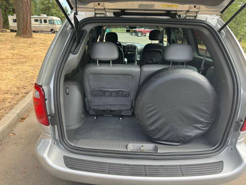 Used 2004 Dodge Grand Caravan SXT w/ Premium Group FWD image 36