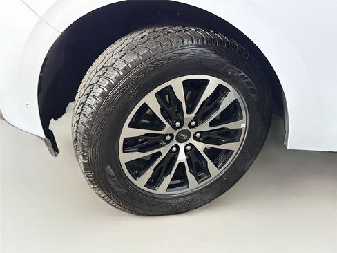 Used 2025 Ford Expedition Platinum AWD/4WD image 38